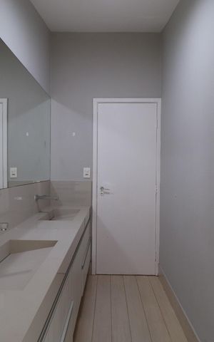 Casa para alugar com 190m², 3 quartos e 2 vagasBanheiro suite 3