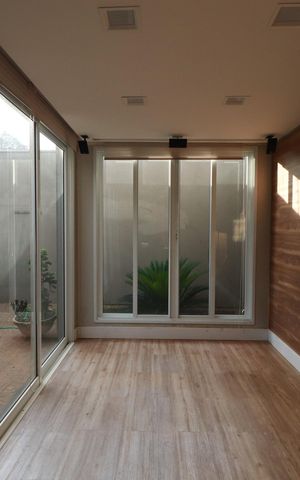 Casa para alugar com 190m², 3 quartos e 2 vagasSala