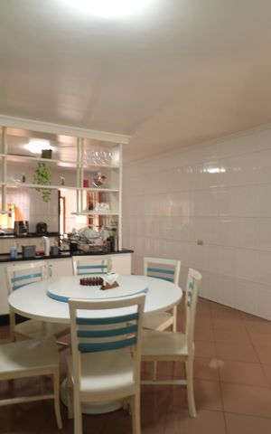 Casa à venda com 450m², 3 quartos e 5 vagas Casa à venda com 450m², 3 quartos e 5 vagasCozinha