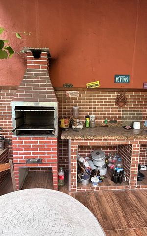 Casa à venda com 50m², 3 quartos e 2 vagasChurrasqueira