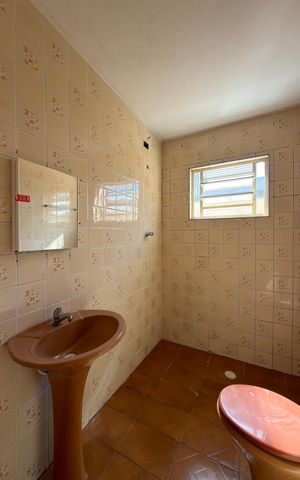Casa para alugar com 125m², 2 quartos e 1 vaga Casa para alugar com 125m², 2 quartos e 1 vagaBanheiro Social