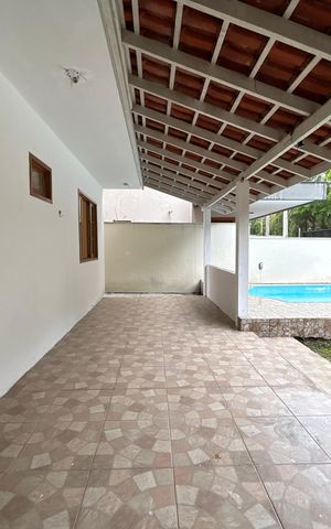 Casa para alugar com 150m², 2 quartos e 1 vaga Casa para alugar com 150m², 2 quartos e 1 vagaVaranda