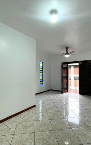Casa para alugar com 180m², 3 quartos e 2 vagas Casa para alugar com 180m², 3 quartos e 2 vagasSala