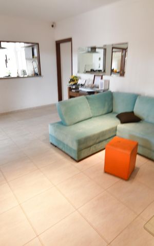 Casa à venda com 190m², 3 quartos e 2 vagasSala