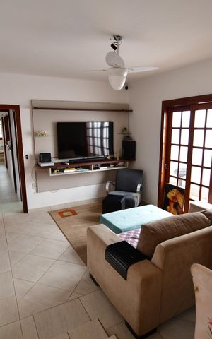 Casa à venda com 190m², 3 quartos e 2 vagasSala de TV