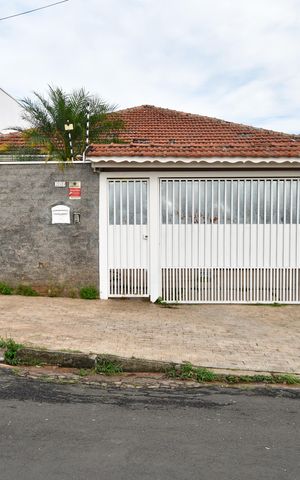 Casa à venda com 190m², 3 quartos e 2 vagasFachada