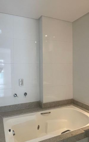 Apartamento para alugar com 134m², 4 quartos e 1 vaga Apartamento para alugar com 134m², 4 quartos e 1 vagaBanheiro da Suíte