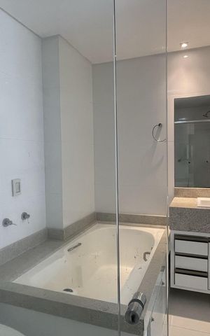Apartamento para alugar com 134m², 4 quartos e 1 vaga Apartamento para alugar com 134m², 4 quartos e 1 vagaBanheiro da Suíte