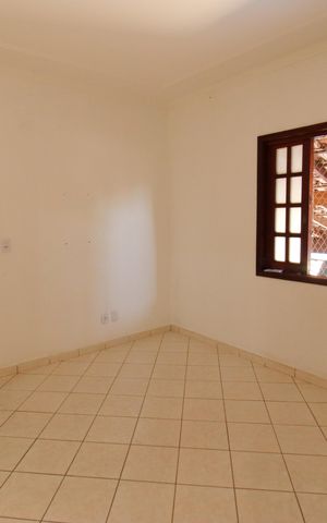 Casa para alugar com 130m², 2 quartos e 2 vagasSala