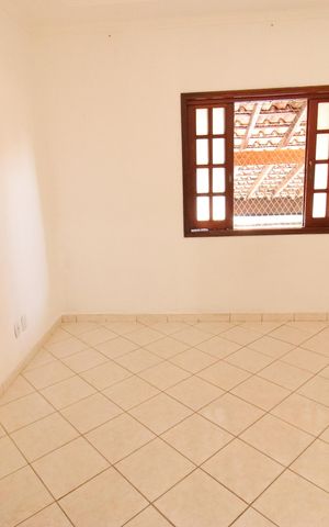 Casa para alugar com 130m², 2 quartos e 2 vagasSala