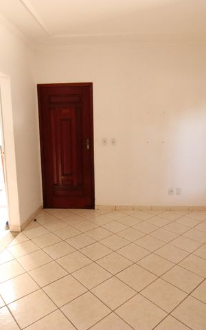 Casa para alugar com 130m², 2 quartos e 2 vagasSala