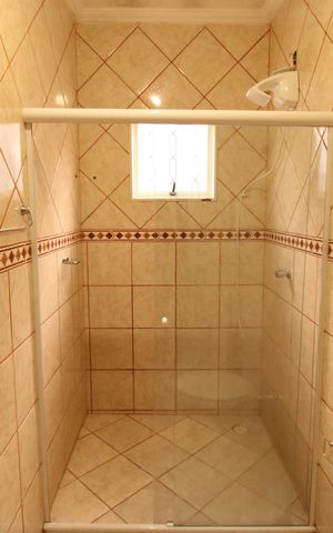 Casa para alugar com 130m², 2 quartos e 2 vagasBanheiro Suíte