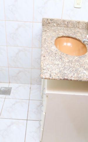 Casa à venda com 330m², 4 quartos e 3 vagasBanheiro 1