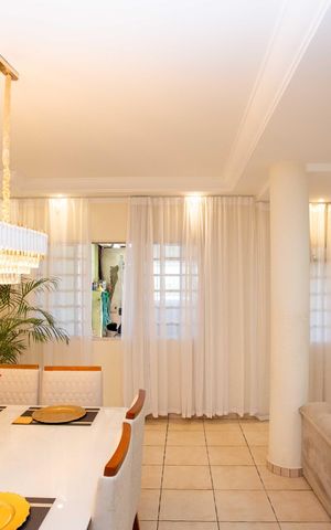 Casa à venda com 180m², 3 quartos e 3 vagasSala