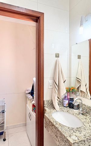 Casa de condomínio à venda com 118m², 2 quartos e 2 vagas Casa de condomínio à venda com 118m², 2 quartos e 2 vagasBanheiro da Suíte 1