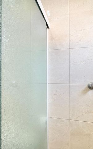 Casa de condomínio à venda com 118m², 2 quartos e 2 vagas Casa de condomínio à venda com 118m², 2 quartos e 2 vagasBanheiro da Suíte 2