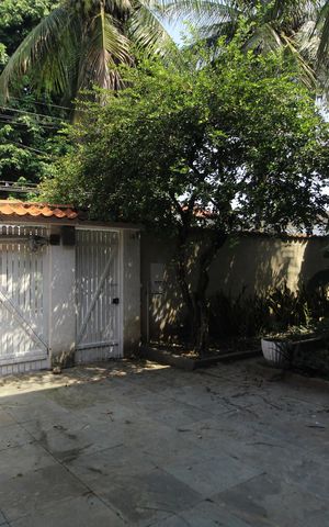 Casa para alugar com 450m², 4 quartos e 4 vagasFrente