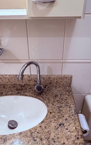 Apartamento à venda com 67m², 2 quartos e 1 vaga Apartamento à venda com 67m², 2 quartos e 1 vagaBanheiro social