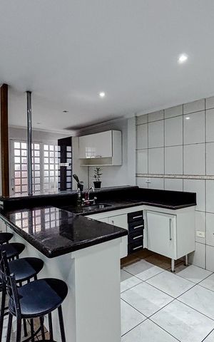 Casa para alugar com 200m², 3 quartos e 2 vagasCozinha