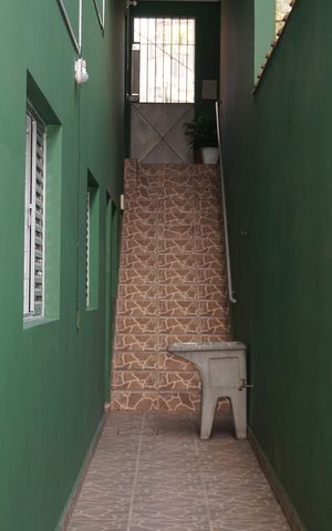 Casa para alugar com 68m², 2 quartos e sem vagaEscada