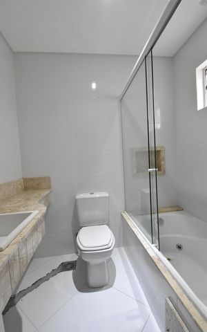 Casa de condomínio para alugar com 220m², 4 quartos e 3 vagasBanheiro Suíte 2