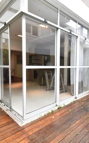 Casa de condomínio para alugar com 220m², 4 quartos e 3 vagasQuintal