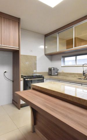 Casa de condomínio para alugar com 220m², 4 quartos e 3 vagasCozinha