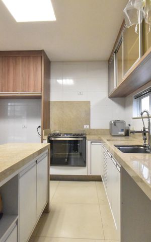 Casa de condomínio para alugar com 220m², 4 quartos e 3 vagasCozinha