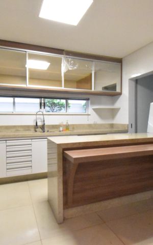 Casa de condomínio para alugar com 220m², 4 quartos e 3 vagasCozinha