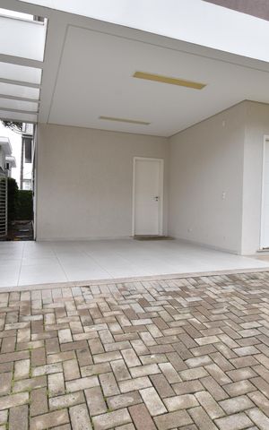 Casa de condomínio para alugar com 220m², 4 quartos e 3 vagasGaragem