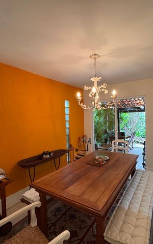 Casa de condomínio à venda com 250m², 4 quartos e 4 vagasSala
