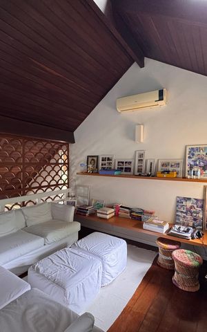 Casa de condomínio à venda com 250m², 4 quartos e 4 vagasMezanino