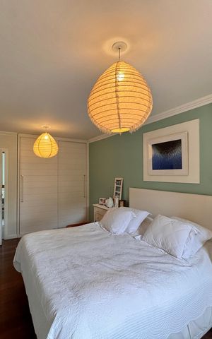 Casa de condomínio à venda com 250m², 4 quartos e 4 vagasSuíte