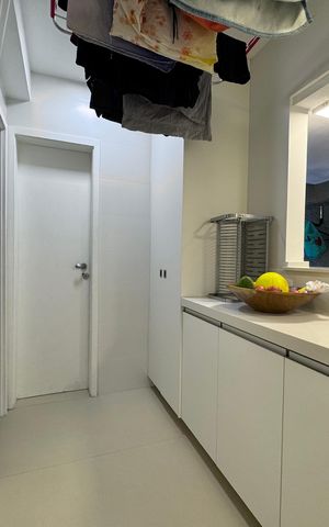 Casa de condomínio à venda com 250m², 4 quartos e 4 vagasCozinha e Área de Serviço