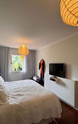 Casa de condomínio à venda com 250m², 4 quartos e 4 vagasSuíte