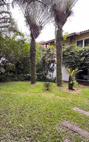 Casa de condomínio à venda com 250m², 4 quartos e 4 vagasÁrea externa