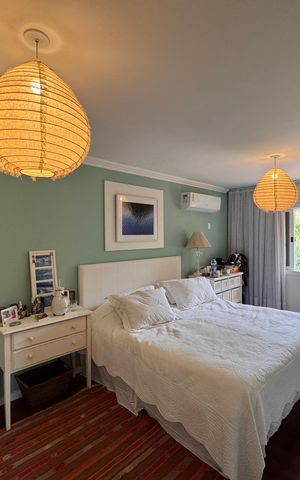 Casa de condomínio à venda com 250m², 4 quartos e 4 vagasSuíte