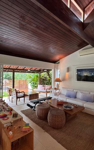 Casa de condomínio à venda com 250m², 4 quartos e 4 vagasSala
