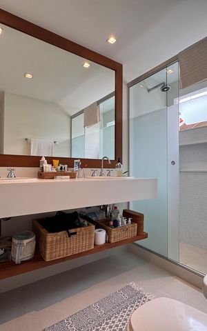 Casa de condomínio à venda com 250m², 4 quartos e 4 vagasSuíte - Banheiro