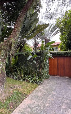 Casa de condomínio à venda com 250m², 4 quartos e 4 vagasFachada