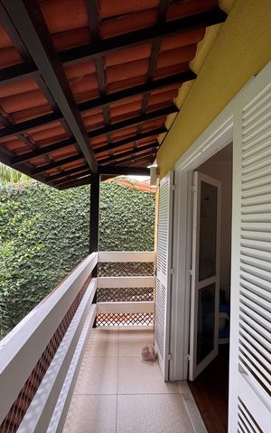 Casa de condomínio à venda com 250m², 4 quartos e 4 vagasVaranda