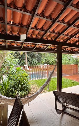 Casa de condomínio à venda com 250m², 4 quartos e 4 vagasÁrea externa