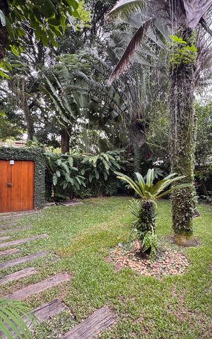 Casa de condomínio à venda com 250m², 4 quartos e 4 vagasÁrea externa