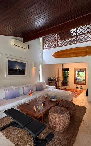 Casa de condomínio à venda com 250m², 4 quartos e 4 vagasSala