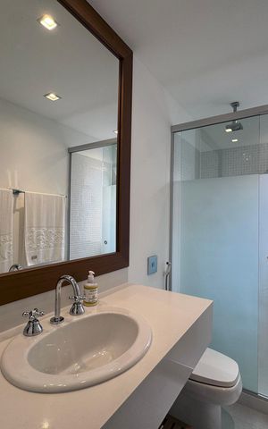 Casa de condomínio à venda com 250m², 4 quartos e 4 vagasBanheiro Social 1