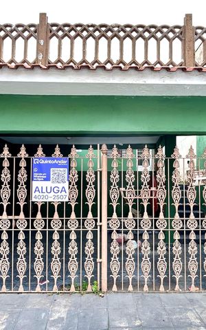 Casa para alugar com 125m², 2 quartos e 1 vaga Casa para alugar com 125m², 2 quartos e 1 vagaPlaca instalada na fachada do imóvel