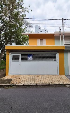 Casa à venda com 136m², 3 quartos e 2 vagas Casa à venda com 136m², 3 quartos e 2 vagasfachada