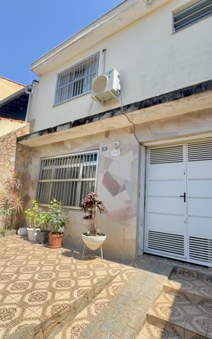Casa à venda com 147m², 3 quartos e 3 vagas Casa à venda com 147m², 3 quartos e 3 vagasQuintal