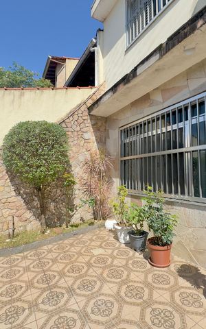 Casa à venda com 147m², 3 quartos e 3 vagas Casa à venda com 147m², 3 quartos e 3 vagasQuintal