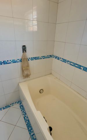 Casa à venda com 147m², 3 quartos e 3 vagas Casa à venda com 147m², 3 quartos e 3 vagasBanheiro da Suíte 1